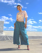 Load image into Gallery viewer, Mackerel Sky Spandex Seagull Blouse