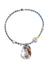 Load image into Gallery viewer, Mabé Pearl Daisy Necklace