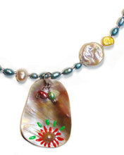 Load image into Gallery viewer, Mabé Pearl Daisy Necklace