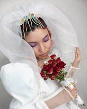 Load image into Gallery viewer, 013 Freshwater Daisy Bouquet Bridal Veil