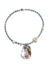 Load image into Gallery viewer, Mabé Pearl Daisy Necklace
