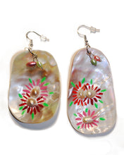 Load image into Gallery viewer, Mabé Pearl Daisy Earrings
