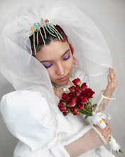 Load image into Gallery viewer, 013 Freshwater Daisy Bouquet Bridal Veil
